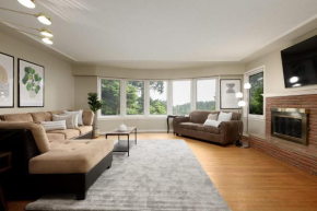 Large 3BR House w Free Parking in North Vancouver